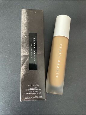 Fenty Beauty Pro Filt'r Foundation — Warm Tan